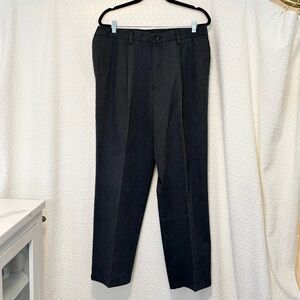 Docker’s Men Classic Fit Pleated Pants, Charcoal